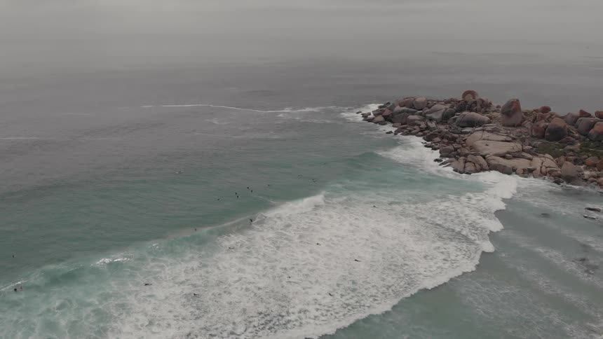 Ocean waves flow towards the rocky shore