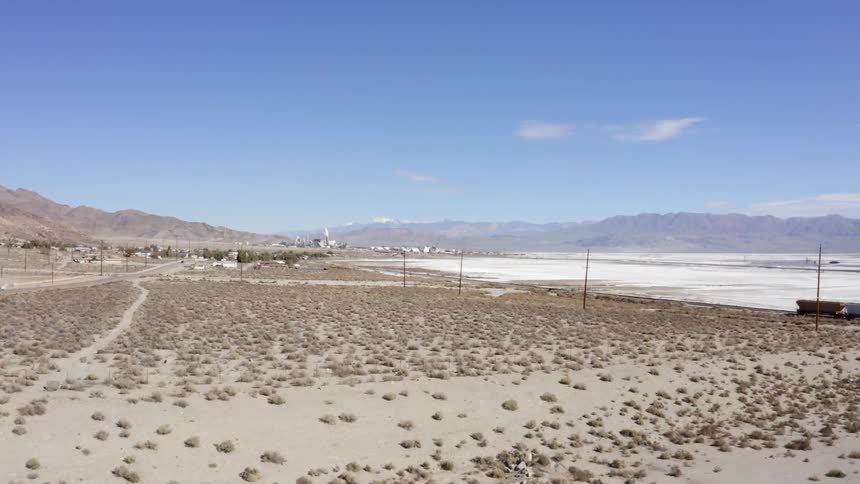 The desert leads to mountains in the distance