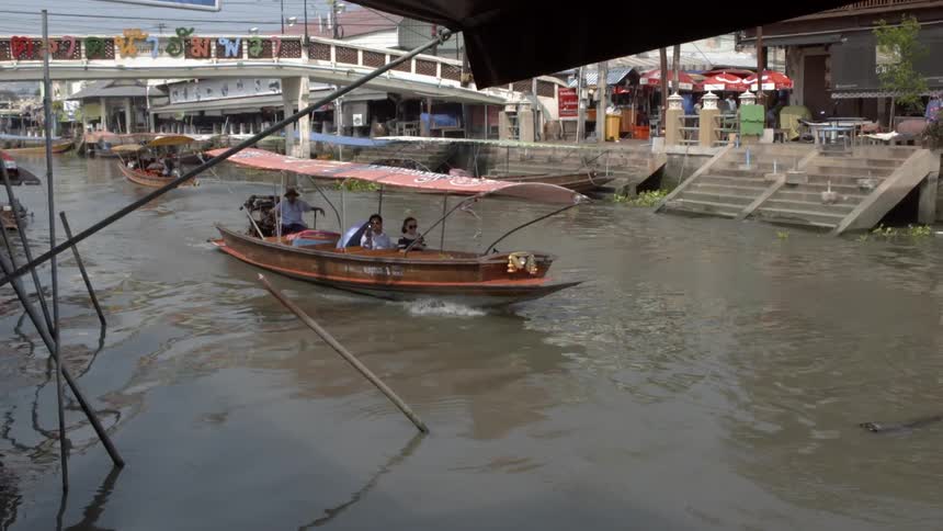A small boat moves along the canal
