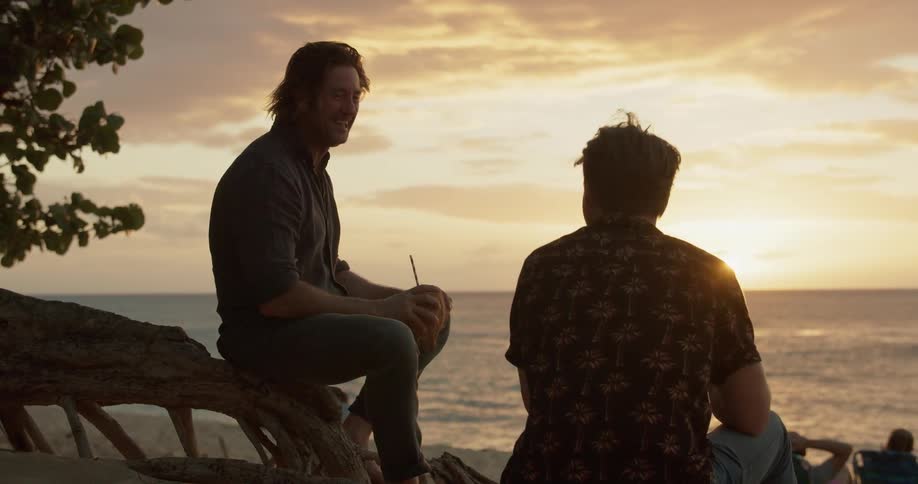 Friends Traveling In Hawaii