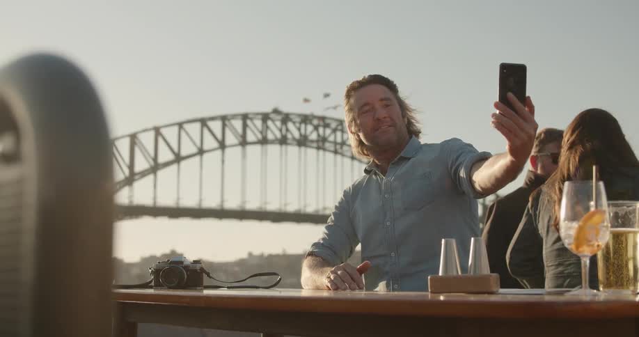 Friends Traveling In Sydney