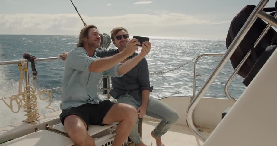 Friends Traveling In Hawaii