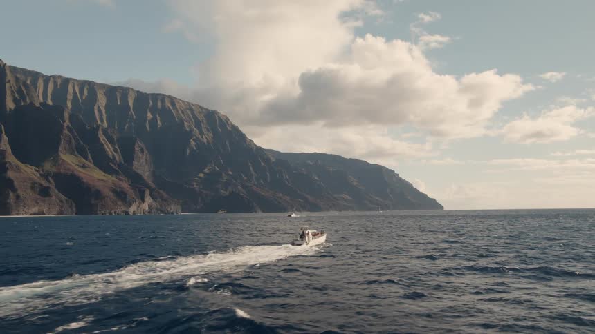 Friends Traveling In Hawaii