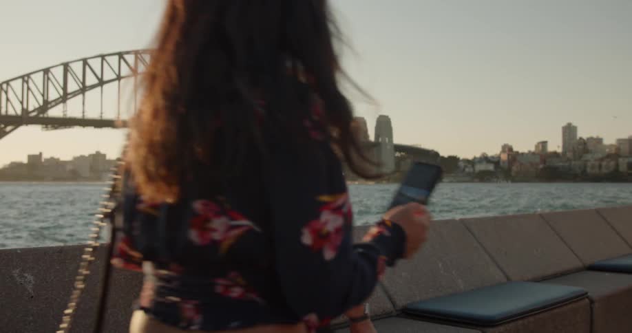Friends Traveling In Sydney