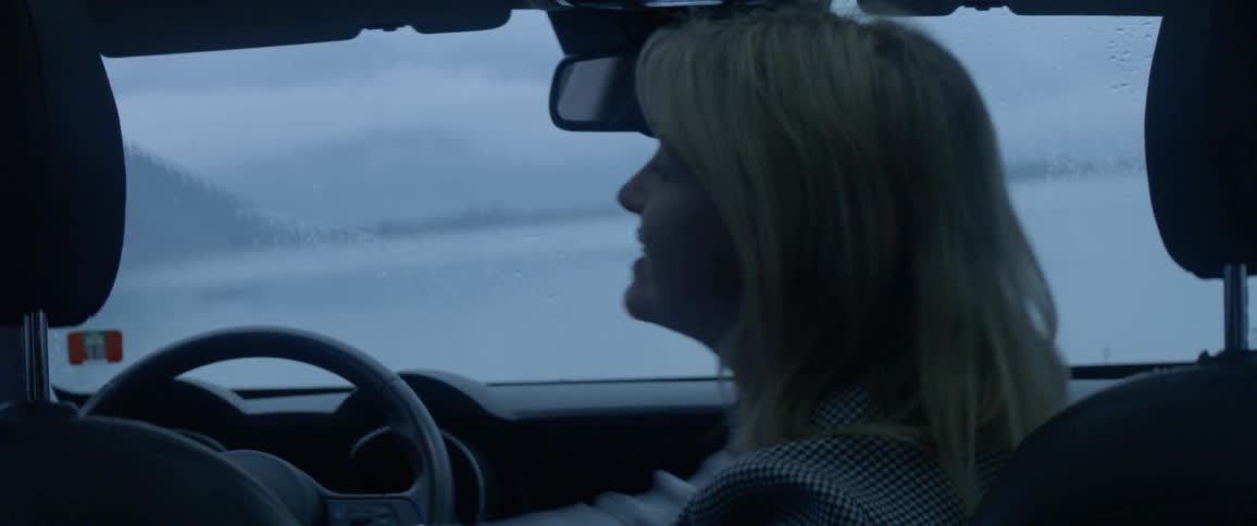 Two women argue in the car and then kiss