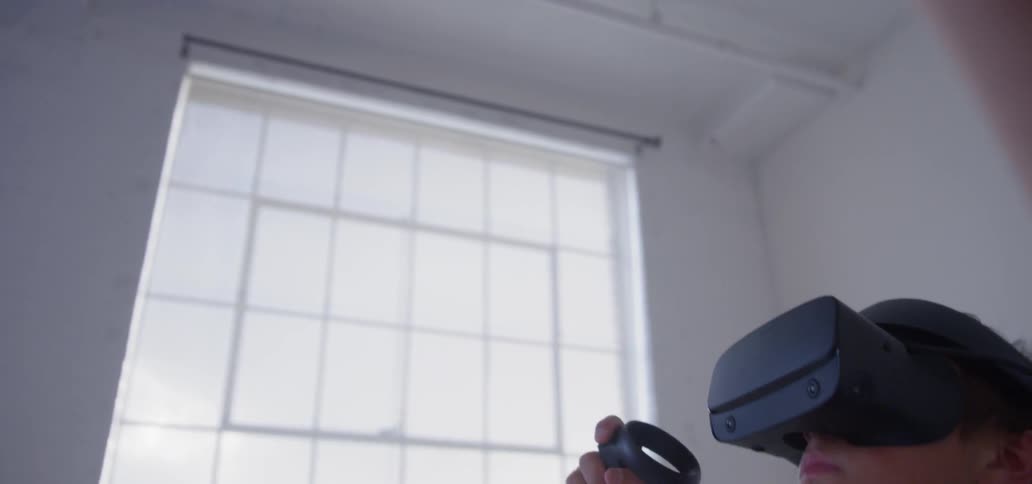 A young man uses a vr headset