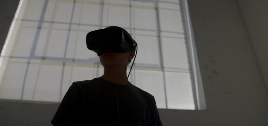 A young man uses a vr headset