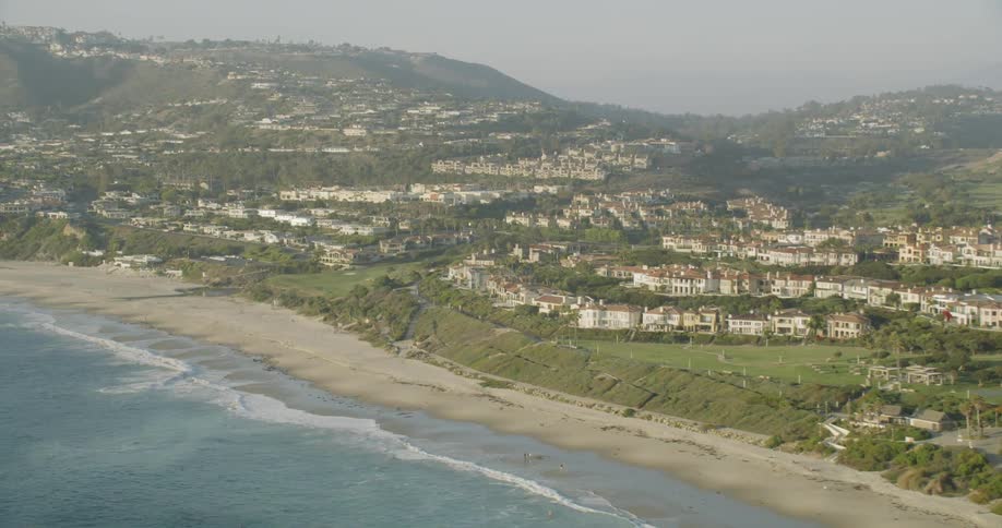 Ocean waves flow towards a shoreline
