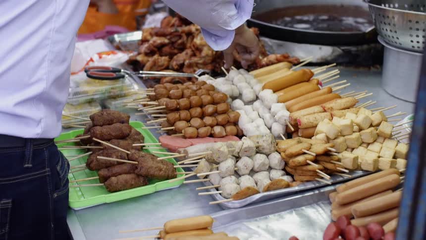 Women Traveling Through Thailand