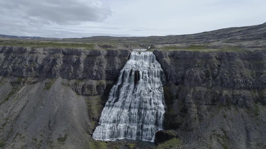 Many streams of water flows down the hill