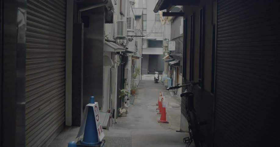 The alley in the city is empty