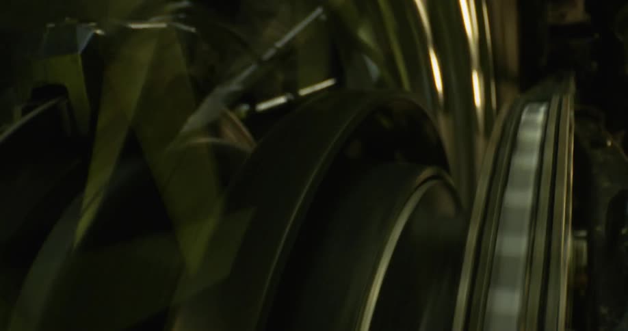A tire wheel and chain turn