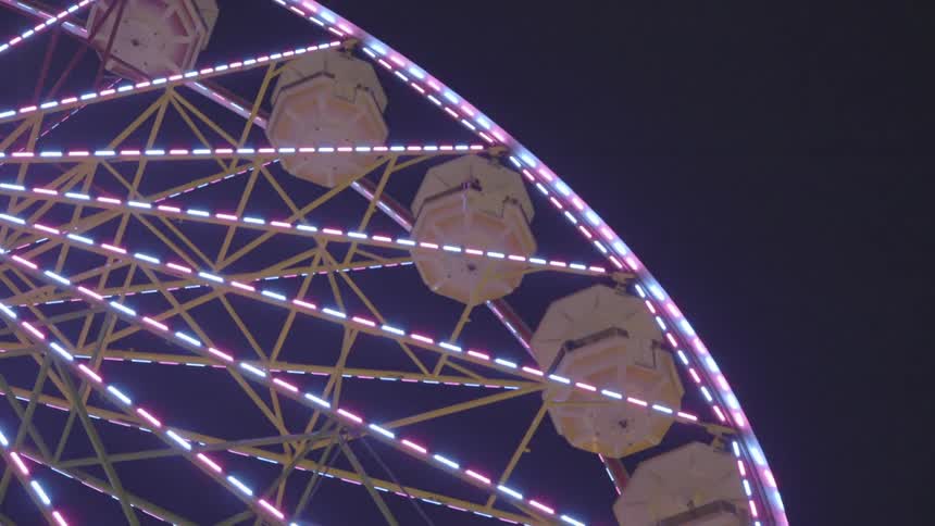 The ferris wheel has many flashing lights