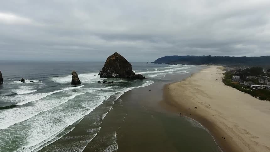 Ocean waves break and splash as they come to shore