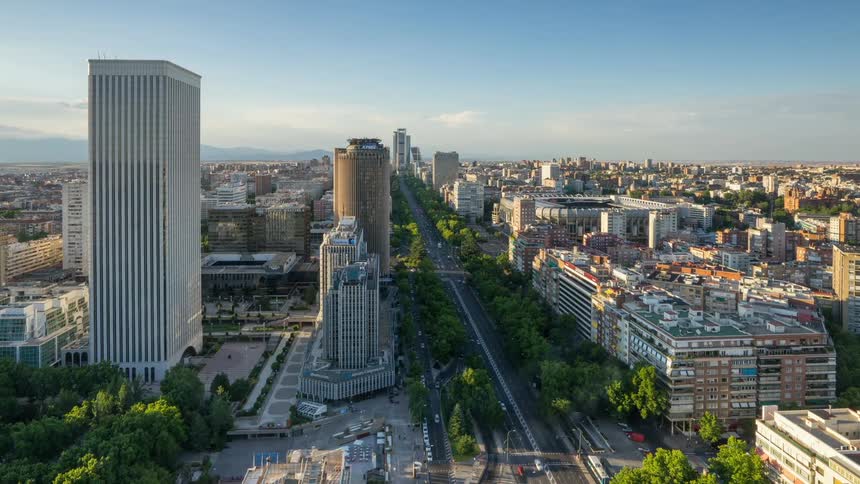Traffic on a grand avenue in a metropolis