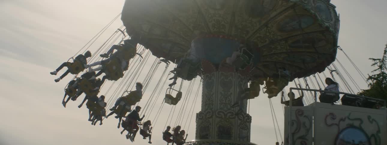 People spin around on an amusement park ride