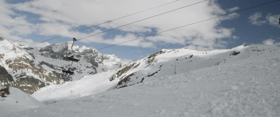 The lifts move over the slope