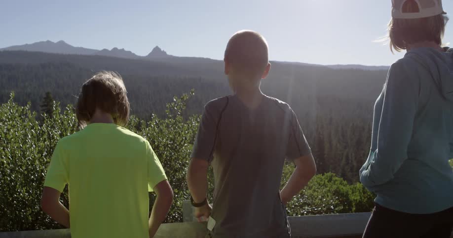 People are staring at the mountains