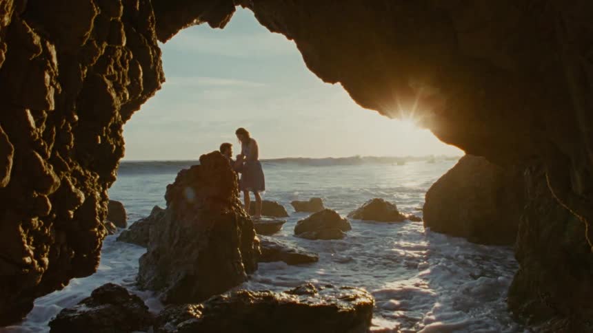 A man proposing to a woman