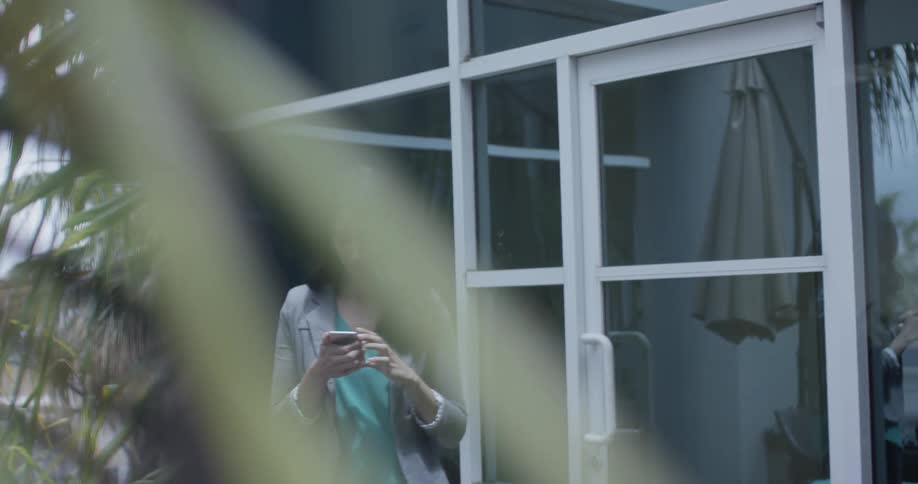 A person that is using a phone outdoors