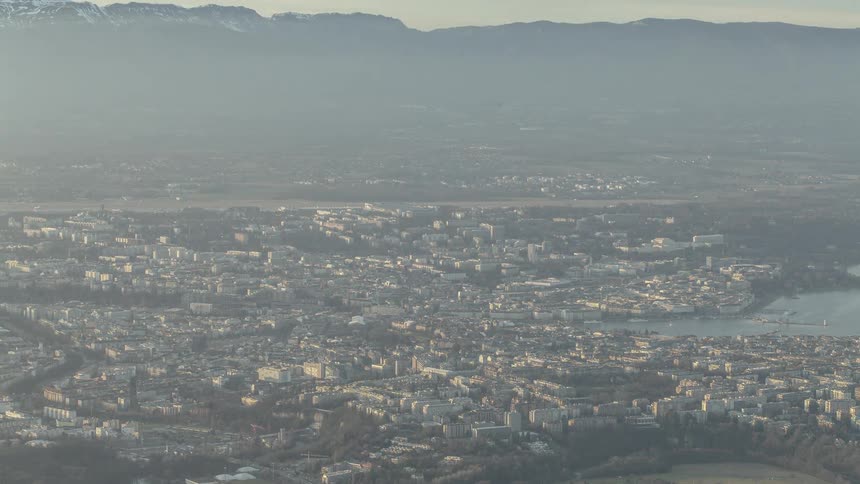 City spreads out to the surrounding mountains