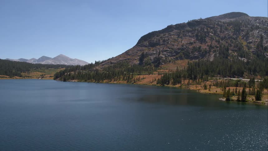 A lake that is next to a mountain