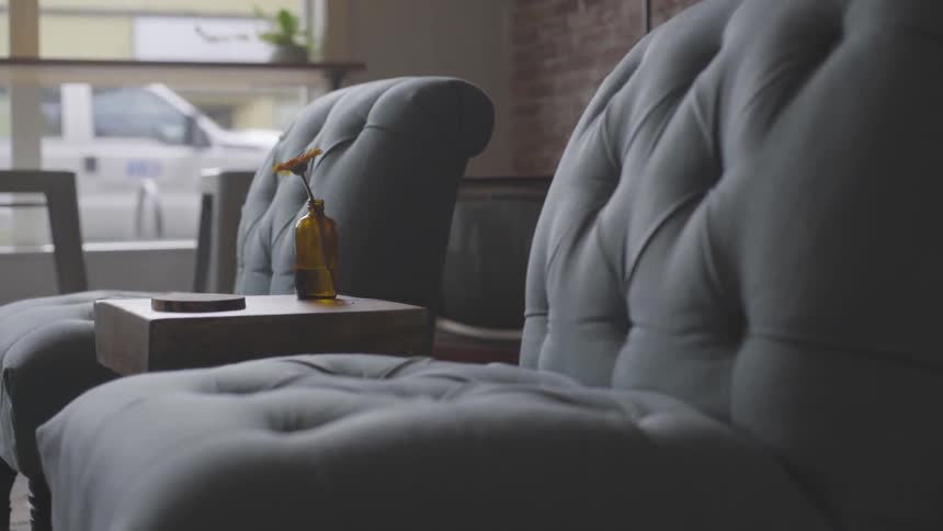 A couple chairs in a waiting room