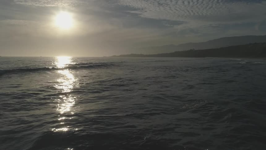 Sea flowing on a sunny day