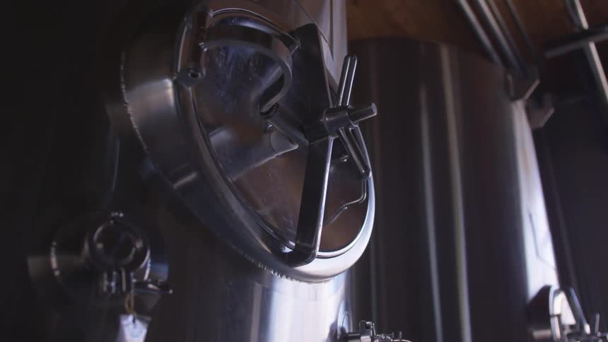 Stainless steel fermenting or brewing equipment