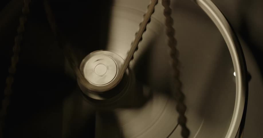 Wheel turns with chain rotating