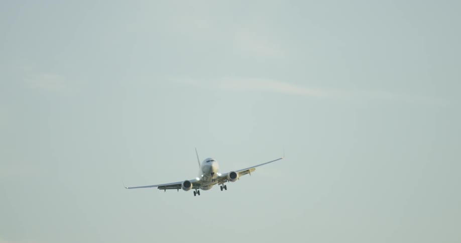A jet plate comes in to land