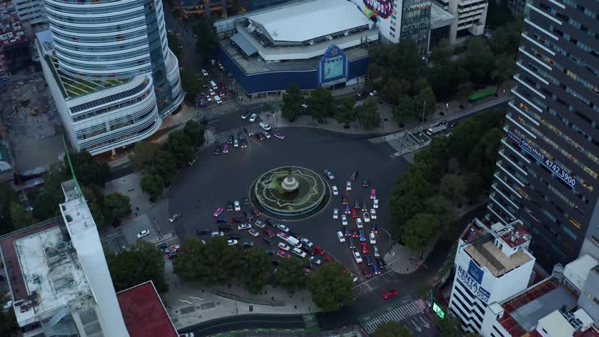 Traffic piles up in a roundabout in a city
