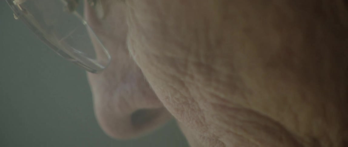 Close up of old man wearing glasses