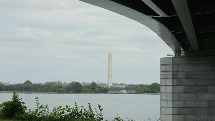 Washington monument seen from across the Potomac River