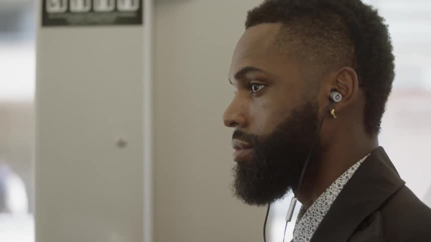 A man bobbing his head to music playing in his headphones