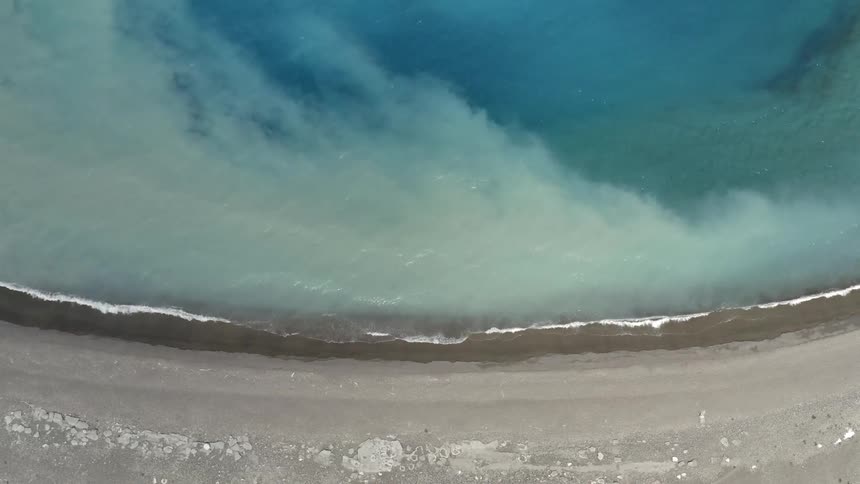 A clear tide rolling on a beach shore