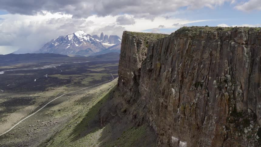 A view of the mountains on a cloudy day