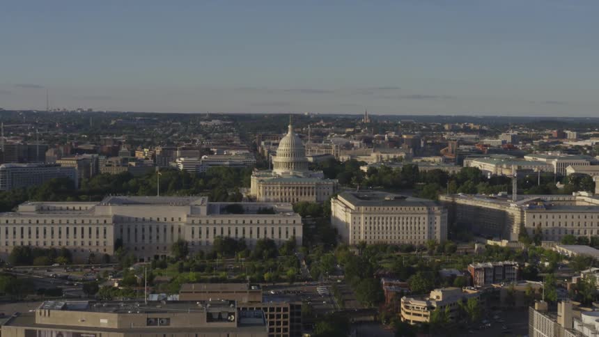 Camera flies over washington dc