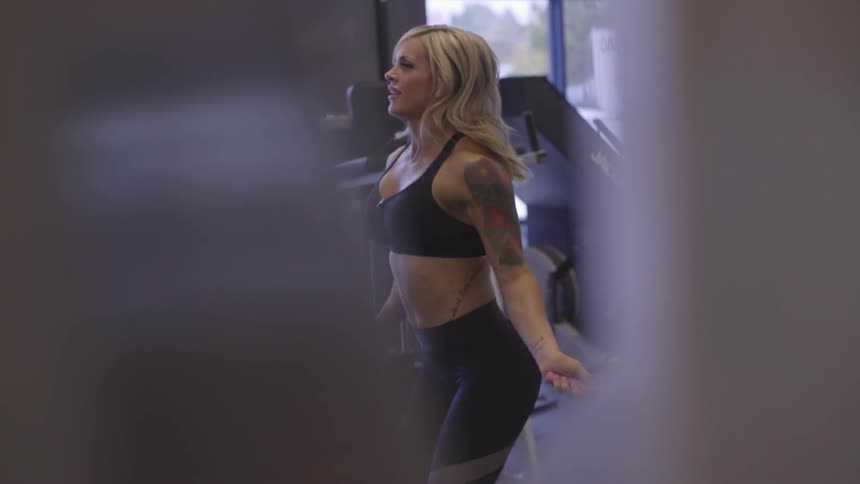 Woman jumps rope in gym