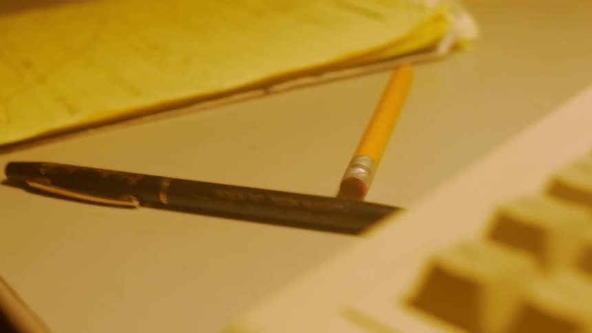 A desk with keyboard and writing utensils rocks back and forth