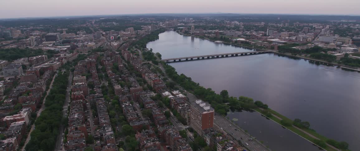 A river running through a city during the day