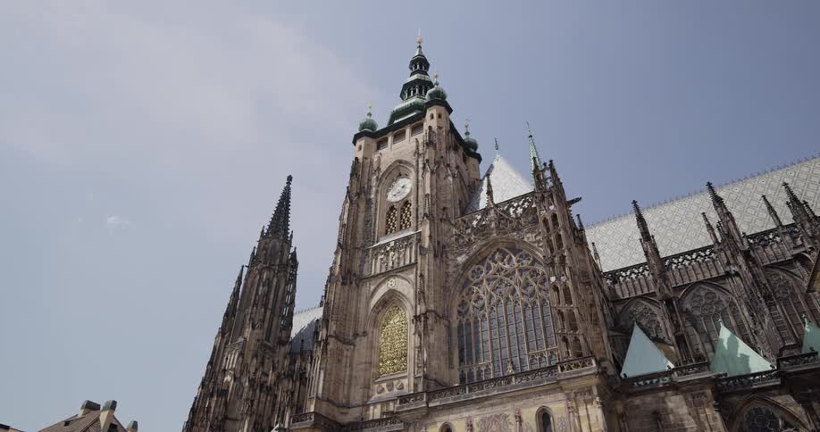 A large cathedral during the day