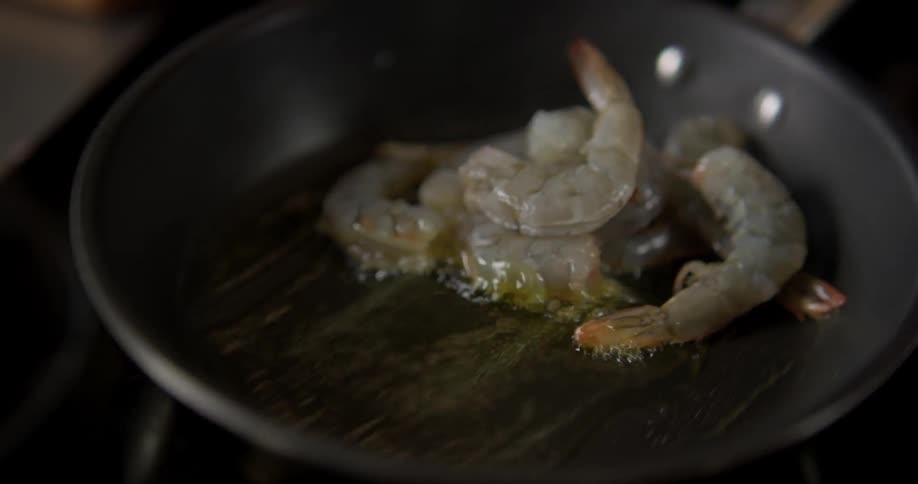 Shrimp is cooking in the pan