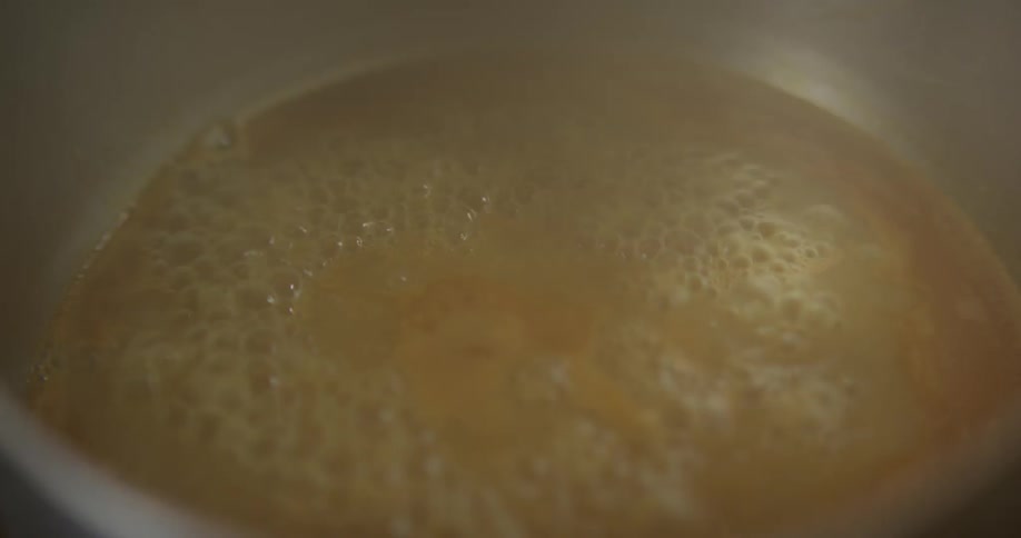 Liquid boiling inside a cooking pot