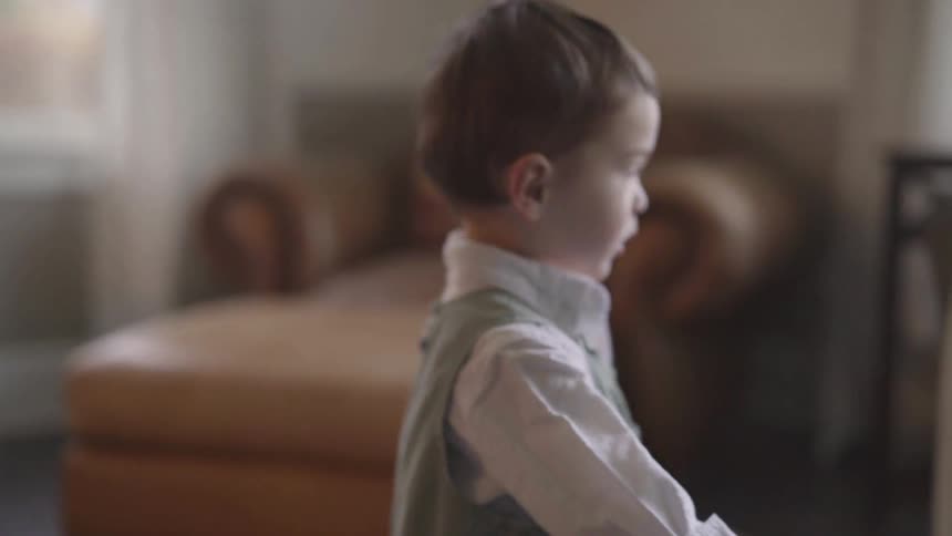 Toddler walks between the furniture