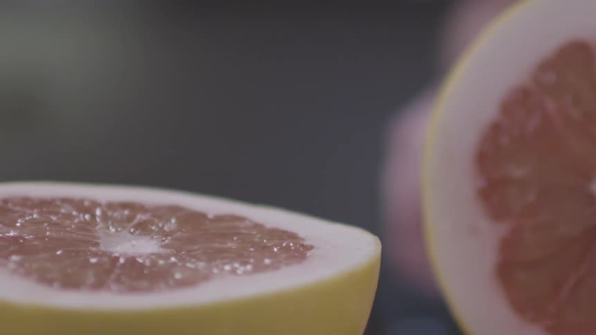 2 halves of a grapefruit