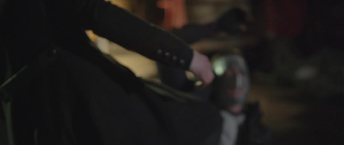 A man fights off masked attackers