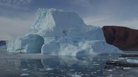 An iceberg in the daytime
