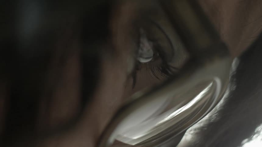 Close of a woman wearing glasses
